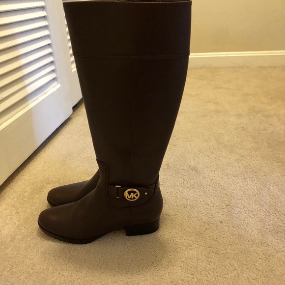 Like New MK Boots - Picture 3 of 3